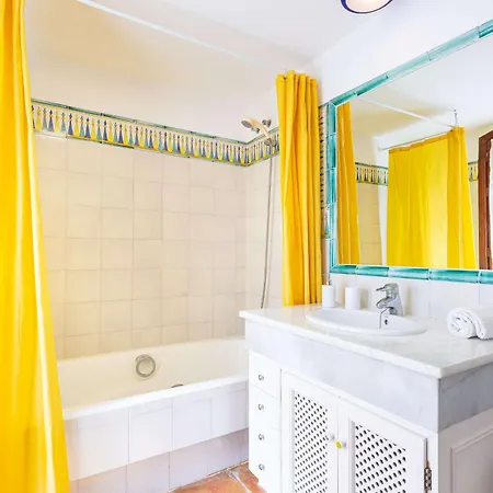 Isla De Guadalmina Townhouse 빌라 *